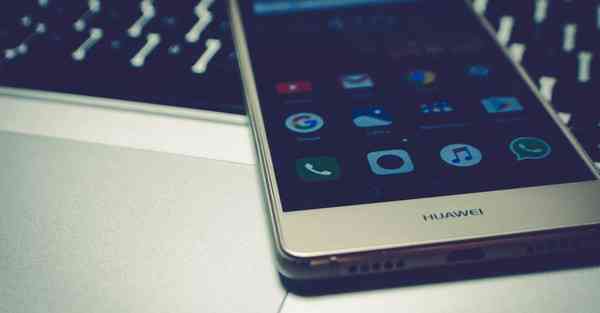 背景图简约干净蓝色的海_背景图简约干净蓝色