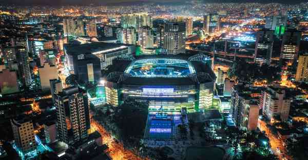 如何快速制作一个音乐视频